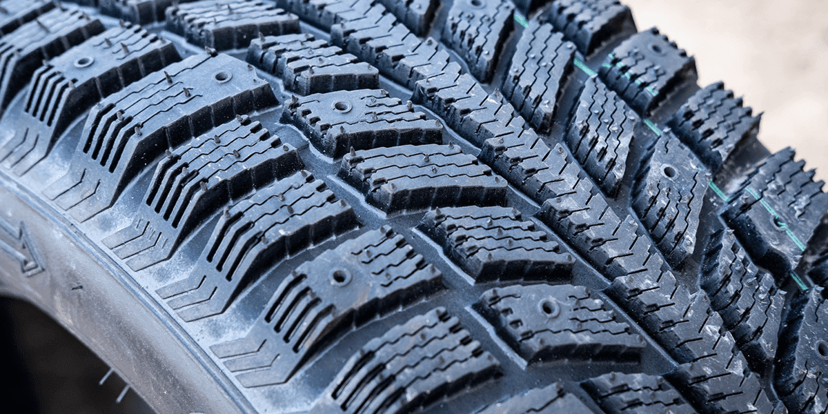 Czy warto wybrać opony bieżnikowane.