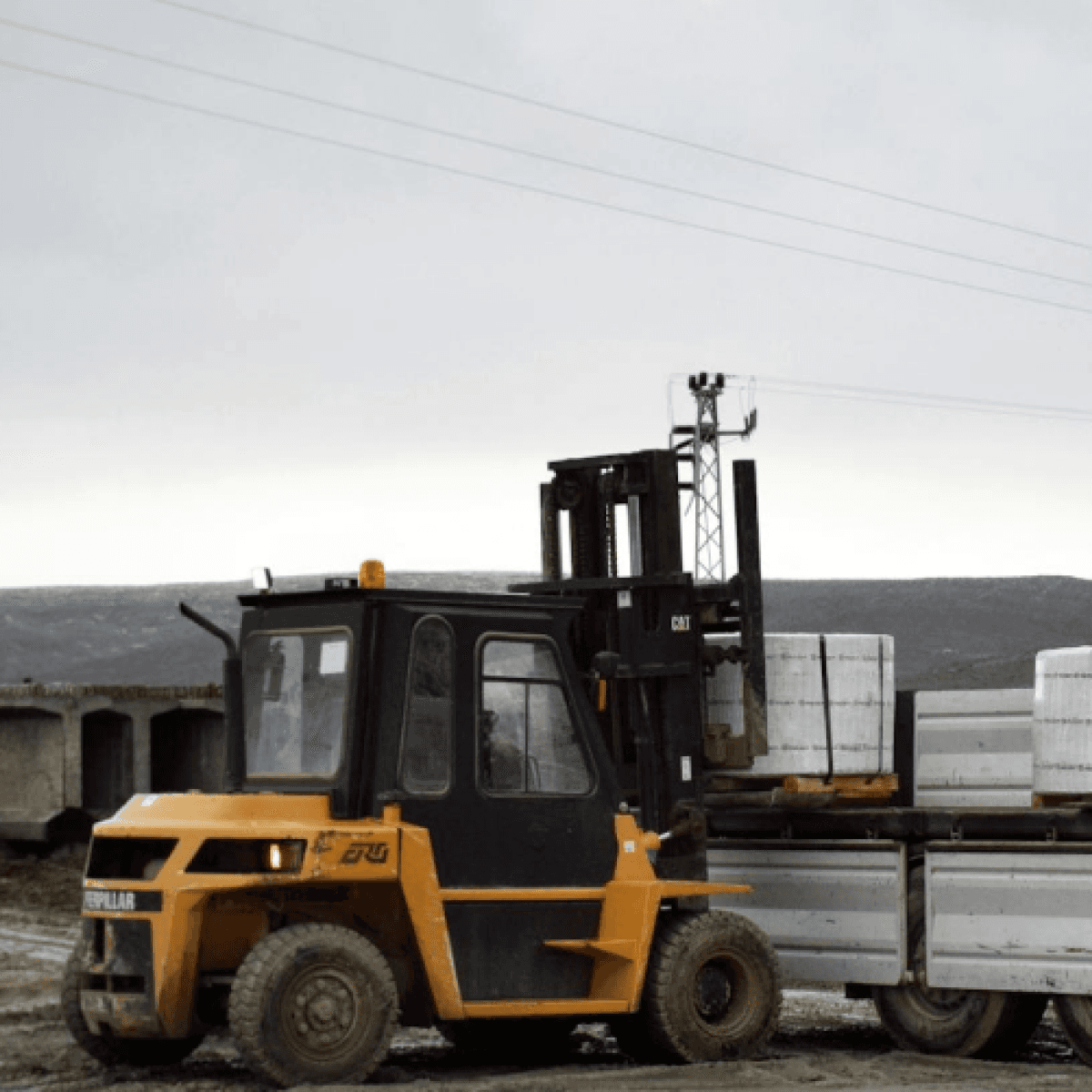 opony do wózka widłowego deestone