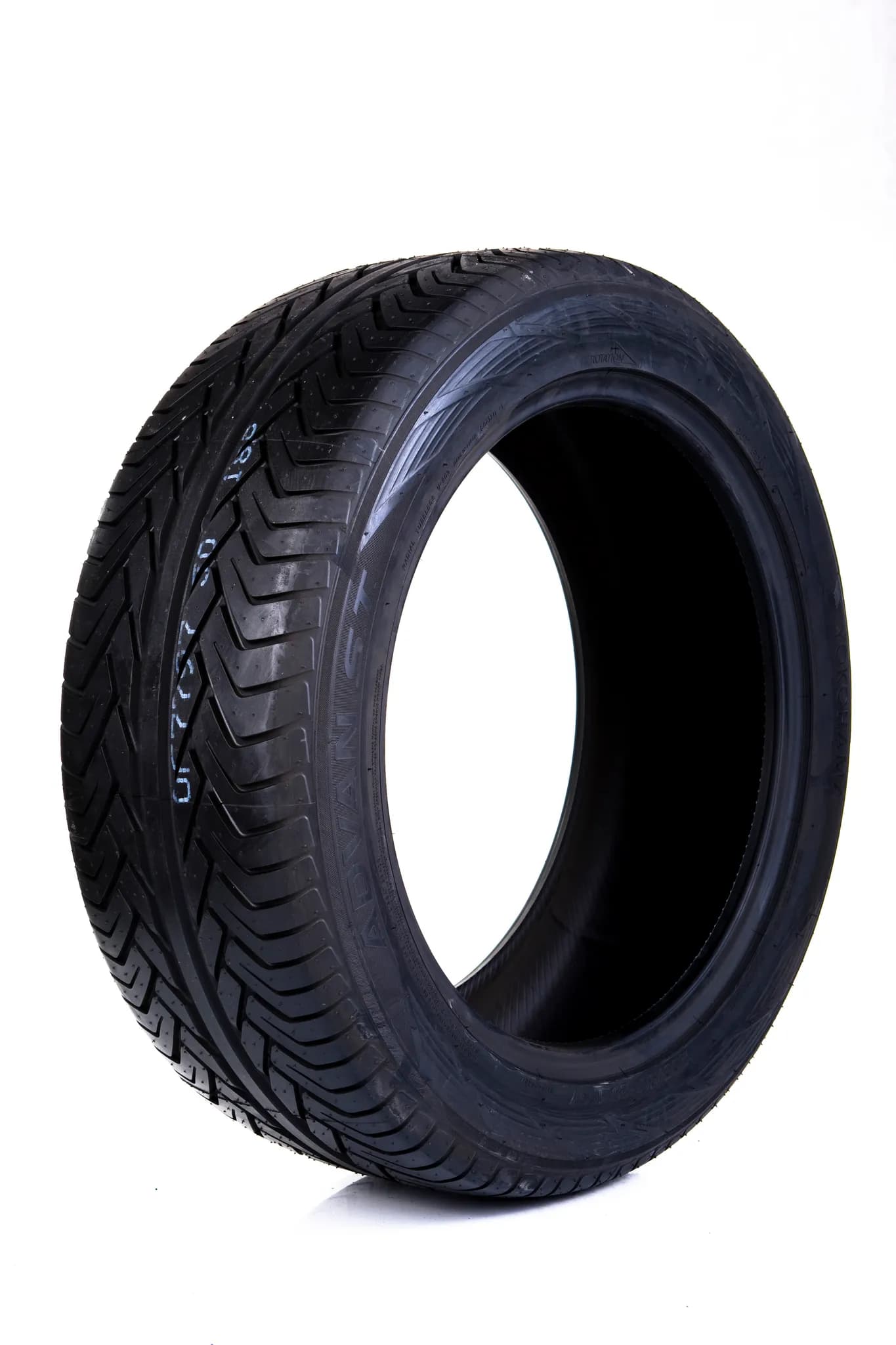 Yokohama 235/65 R17 ADVAN S.T V802 108W DOT2011