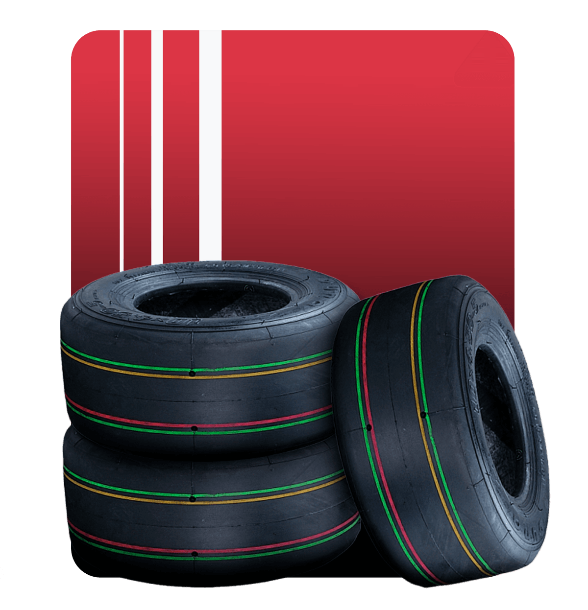 Trzy opony wyścigowe typu slick z kolorowymi paskami (zielony, żółty, czerwony) na czarnym tle.