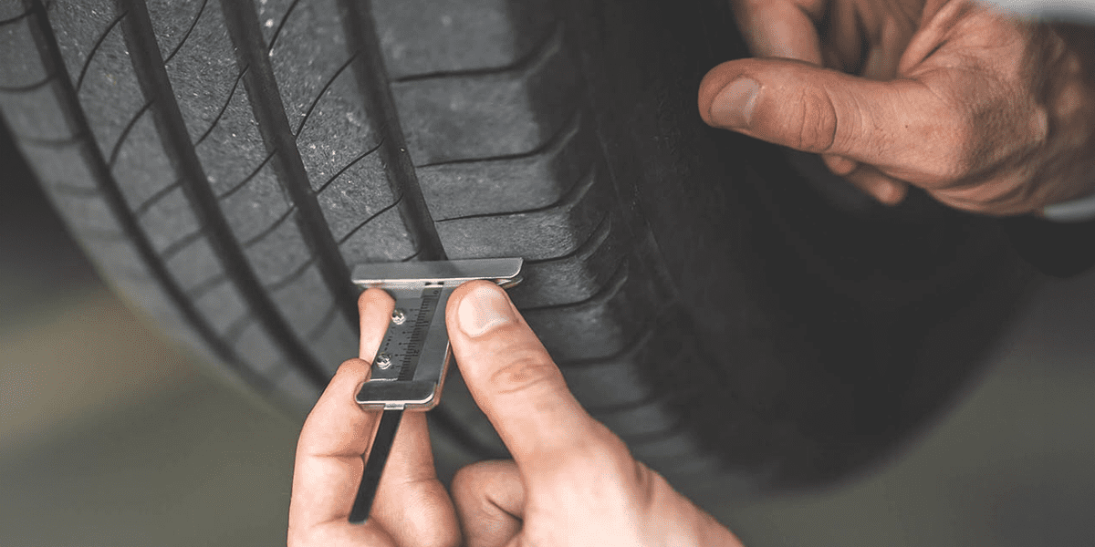 Jaka jest minimalna głębokość bieżnika?