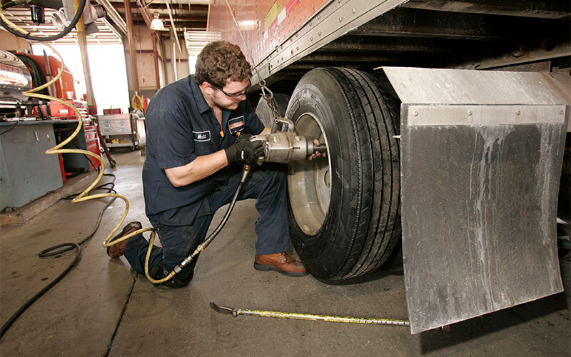 wymiana opony ciężarowej