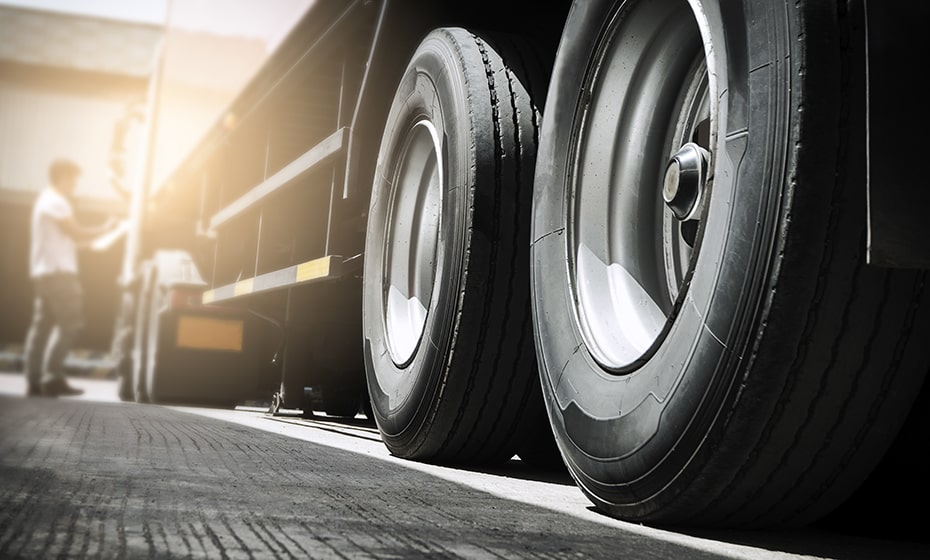 tylne opony naczepy cięarowej
