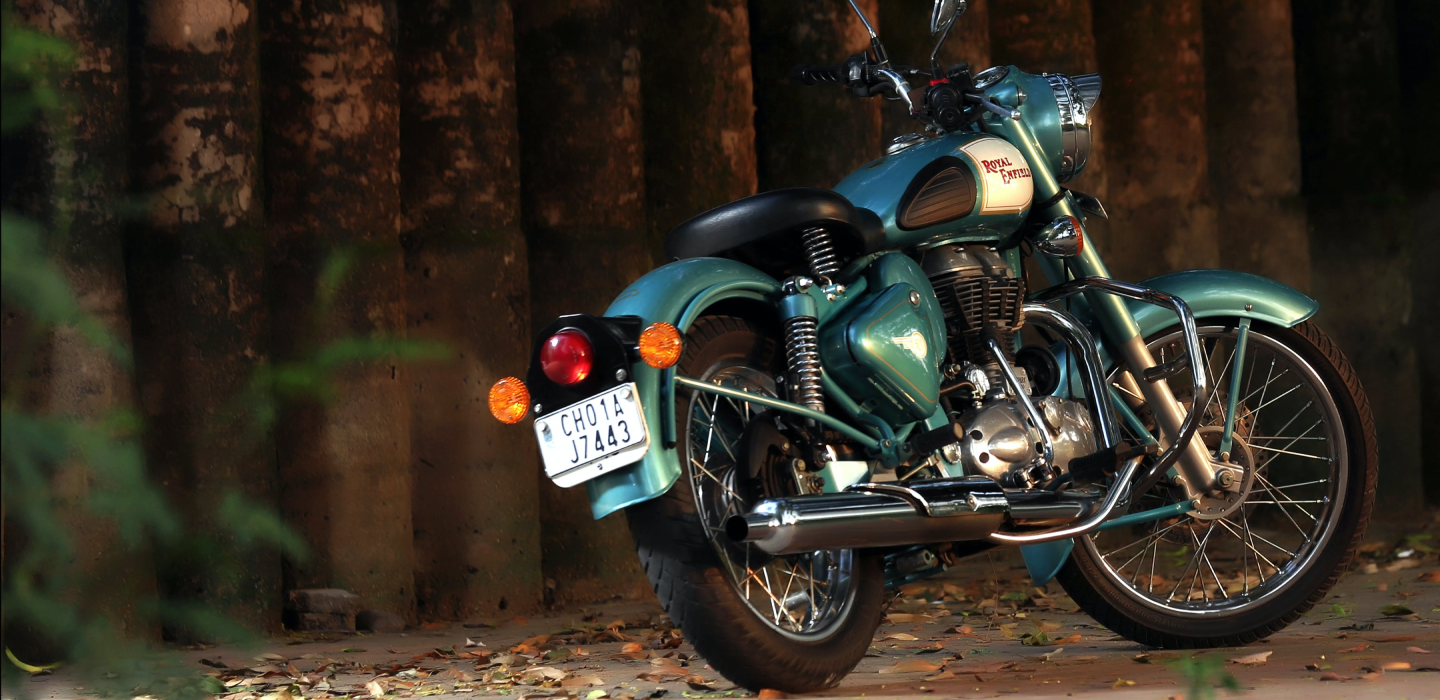 chopper stojący w lesie