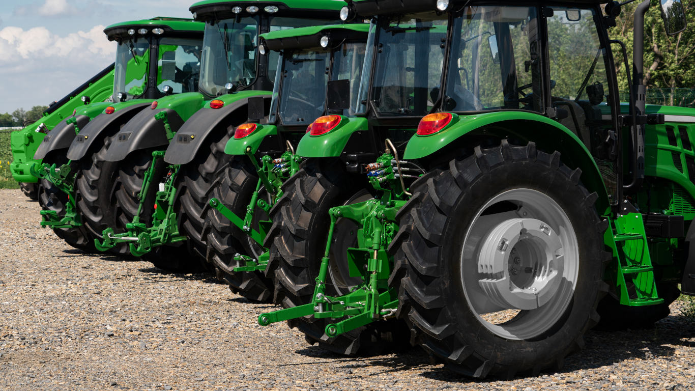 zdjęcie zaprojektowanych ciągników rolniczych