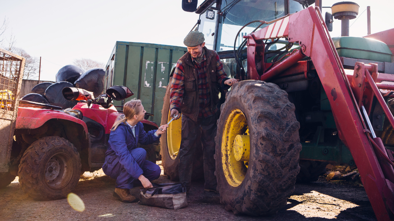 zdjęcie zaprojektowanych ciągników rolniczych