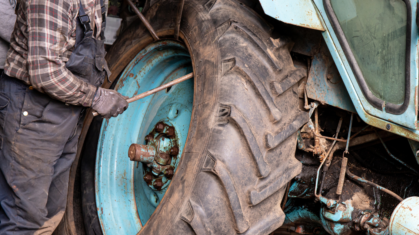 zdjęcie zaprojektowanych ciągników rolniczych