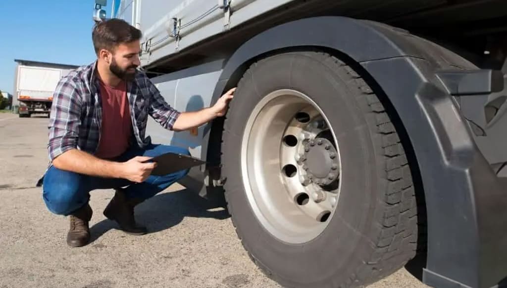 ile kilometórw można przejechać na jednym komplecie opon ciężarowych